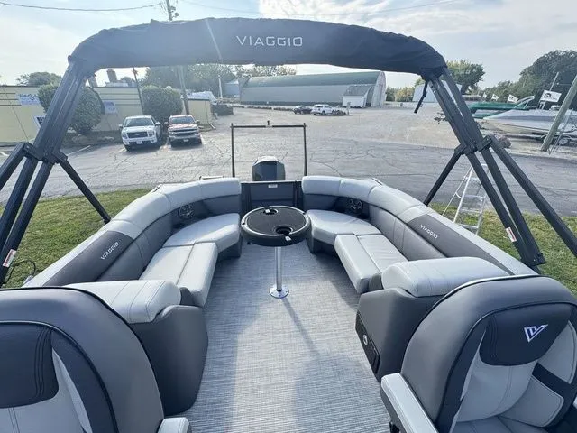 Slide: The Image of Viaggio V22U Tri-Toon 2026 - 17