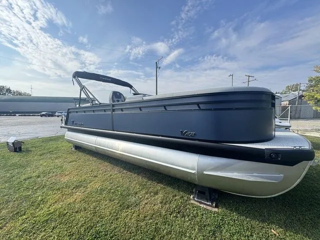 Slide: The Image of Viaggio V22U Tri-Toon 2026 - 3