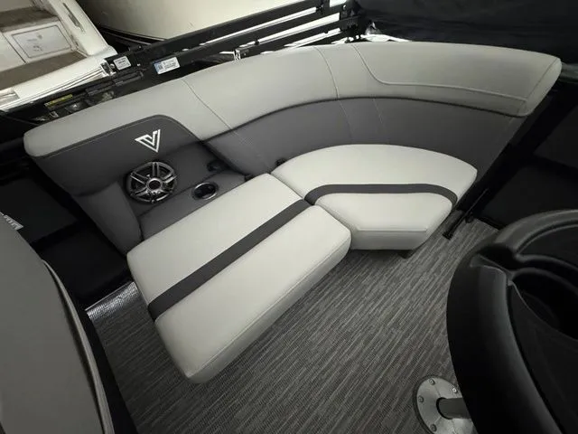 Slide: The Image of Viaggio X18U Bi-Toon (25" Tubes) 2026 - 14