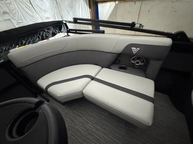 Slide: The Image of Viaggio X18U Bi-Toon (25" Tubes) 2026 - 15