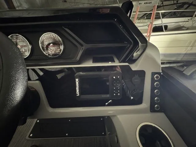 Slide: The Image of Viaggio X18U Bi-Toon (25" Tubes) 2026 - 18