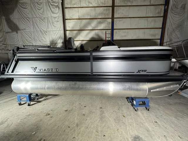 Slide: The Image of Viaggio X18U Bi-Toon (25" Tubes) 2026 - 3