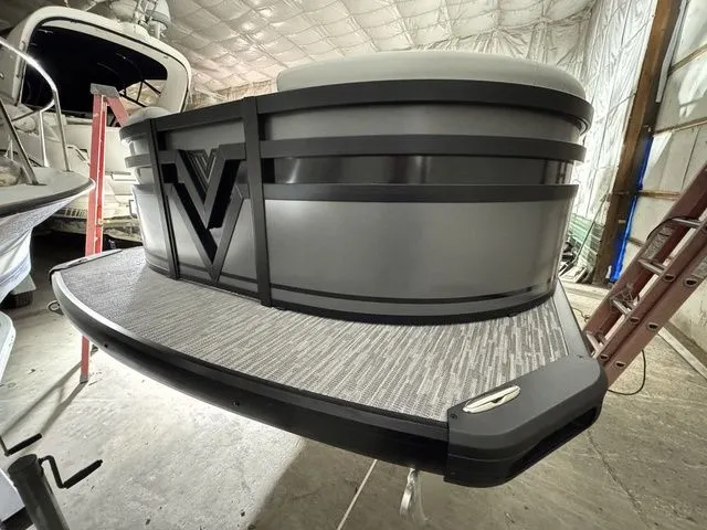 Slide: The Image of Viaggio X18U Bi-Toon (25" Tubes) 2026 - 4