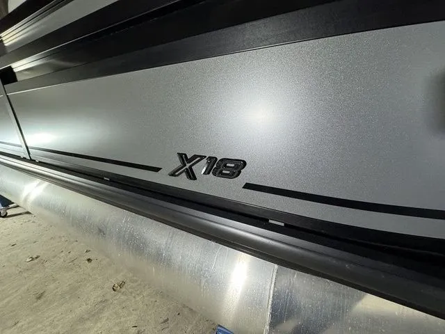 Slide: The Image of Viaggio X18U Bi-Toon (25" Tubes) 2026 - 6