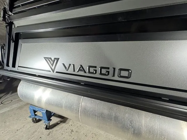 Slide: The Image of Viaggio X18U Bi-Toon (25" Tubes) 2026 - 7