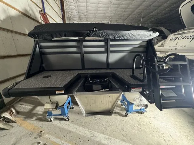 Slide: The Image of Viaggio X18U Bi-Toon (25" Tubes) 2026 - 8