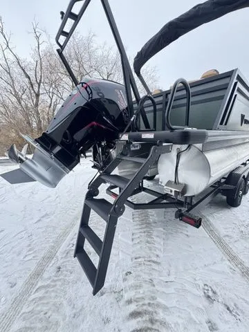 Slide: The Image of Viaggio X24Q Tri-Toon (27" Tubes) 2026 - 15