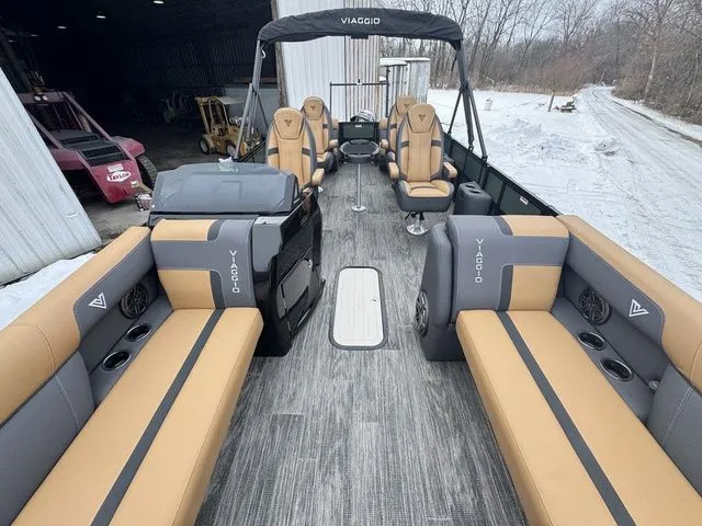 Slide: The Image of Viaggio X24Q Tri-Toon (27" Tubes) 2026 - 19