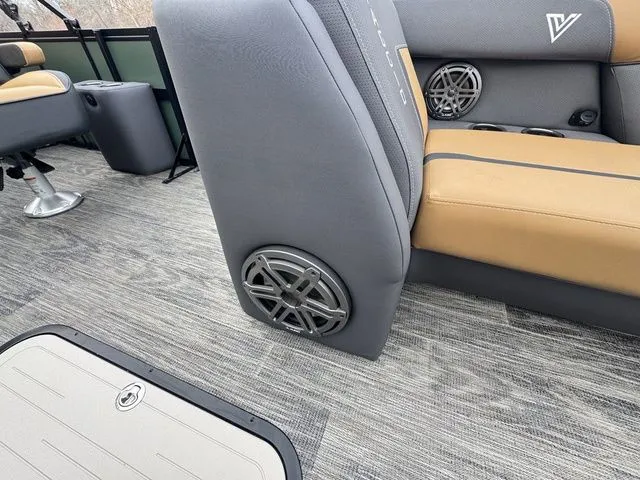 Slide: The Image of Viaggio X24Q Tri-Toon (27" Tubes) 2026 - 20