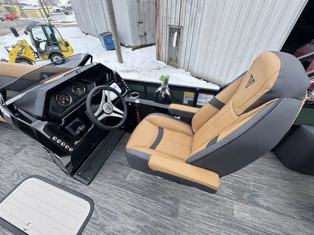 Slide: The Image of Viaggio X24Q Tri-Toon (27" Tubes) 2026 - 22