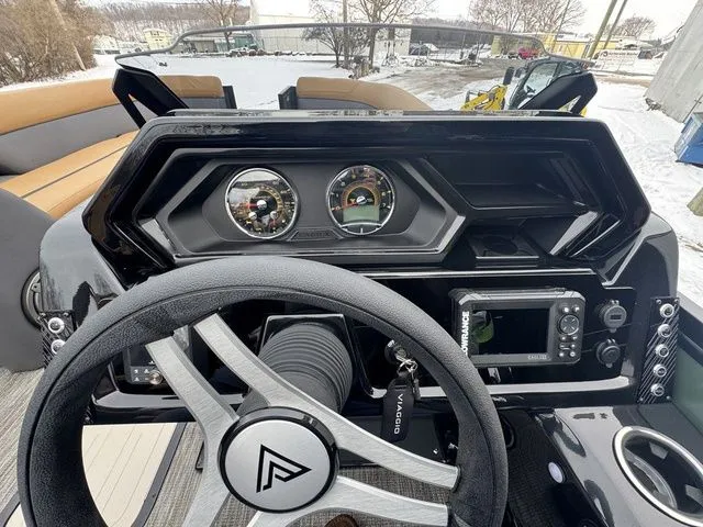 Slide: The Image of Viaggio X24Q Tri-Toon (27" Tubes) 2026 - 25