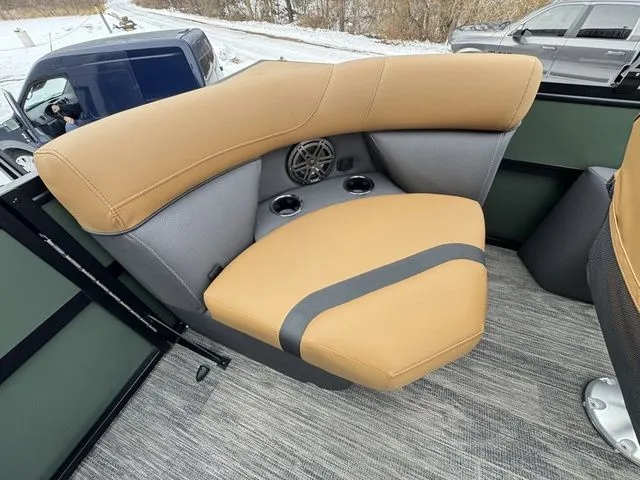 Slide: The Image of Viaggio X24Q Tri-Toon (27" Tubes) 2026 - 28