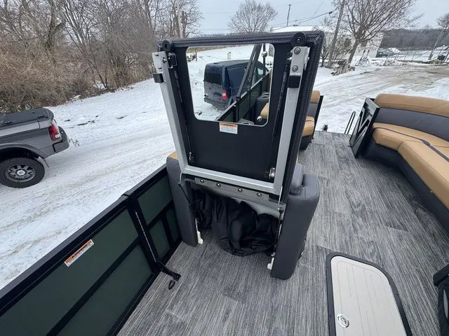 Slide: The Image of Viaggio X24Q Tri-Toon (27" Tubes) 2026 - 31