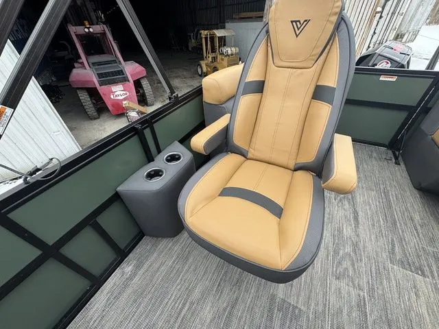 Slide: The Image of Viaggio X24Q Tri-Toon (27" Tubes) 2026 - 32