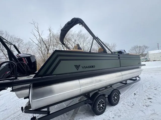 Slide: The Image of Viaggio X24Q Tri-Toon (27" Tubes) 2026 - 4