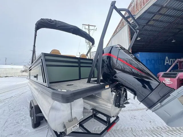 Slide: The Image of Viaggio X24Q Tri-Toon (27" Tubes) 2026 - 9