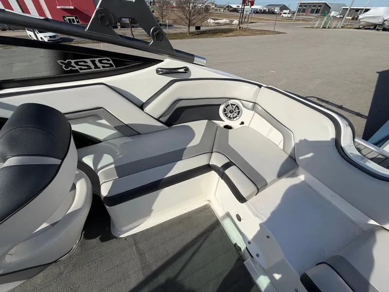 Slide: The Image of Yamaha 212X 2015 - 10