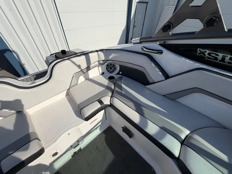 Slide: The Image of Yamaha 212X 2015 - 11