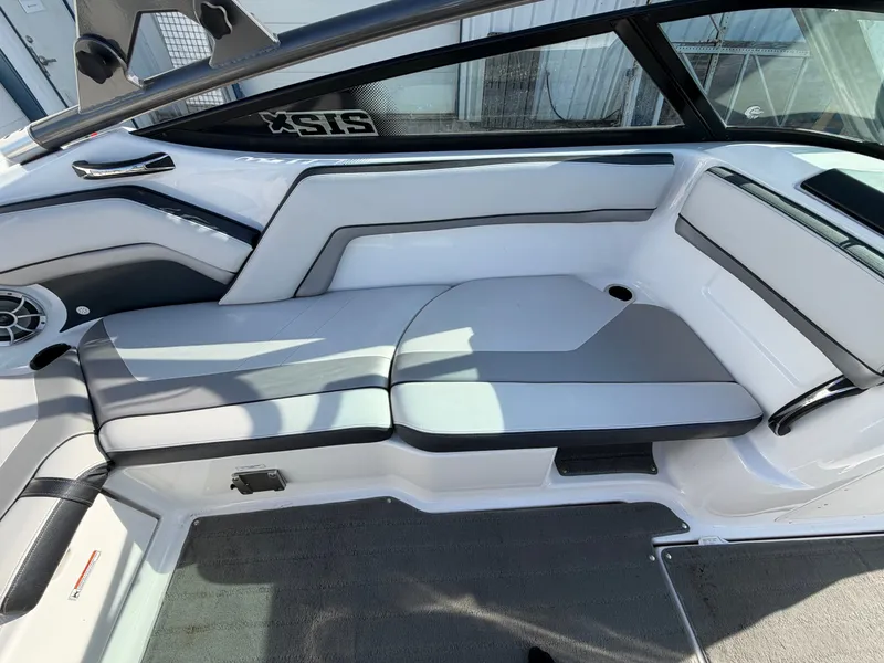 Slide: The Image of Yamaha 212X 2015 - 12
