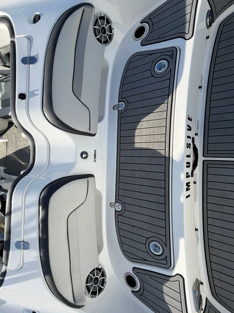 Slide: The Image of Yamaha Boats 212X 2015 with gray deck and speakers. - 14