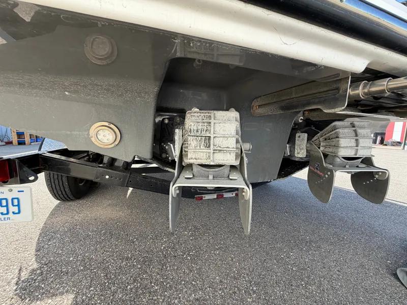 Slide: The Image of Yamaha Boats 212X 2015 drive system and propeller view. - 17