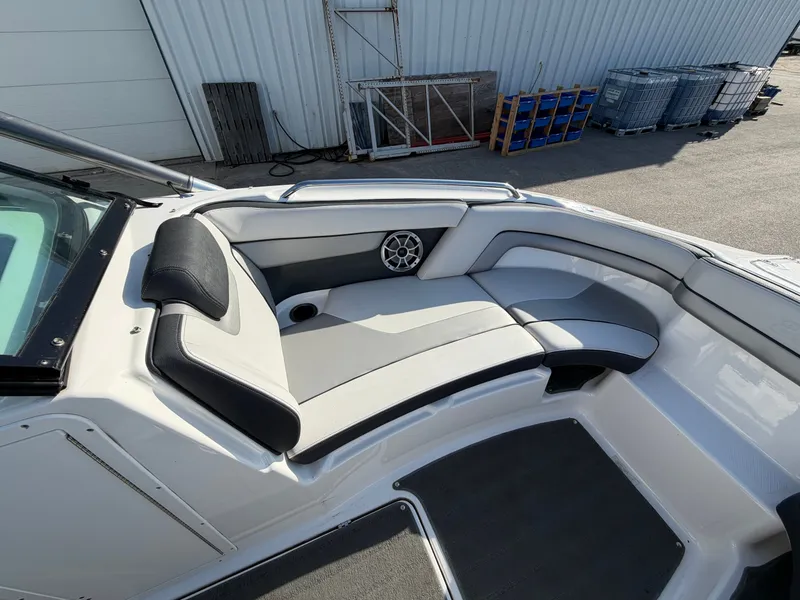 Slide: The Image of Yamaha 212X 2015 - 4