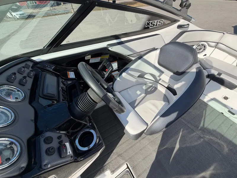 Slide: The Image of Yamaha 212X 2015 - 9