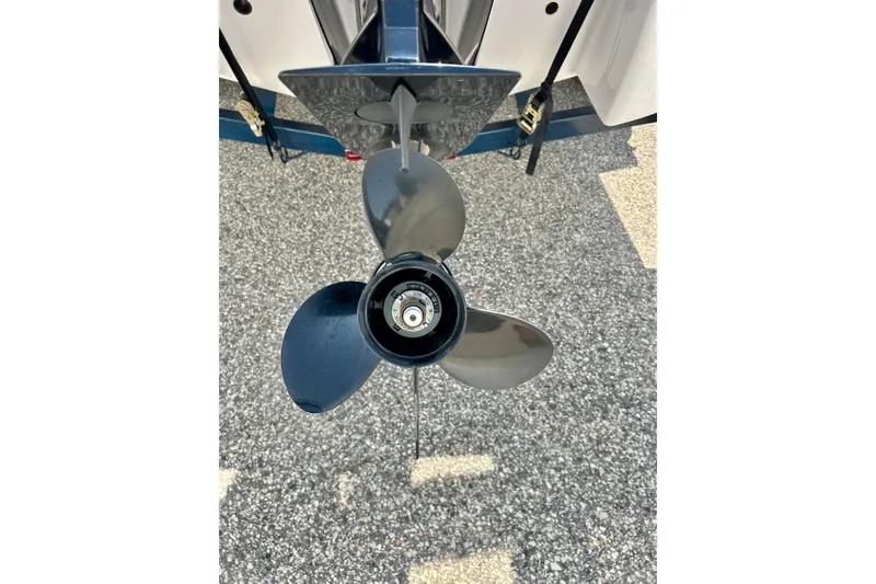 Slide: The Image of Propeller of 2017 Four Winns 180 Horizon boat on textured surface. - 13