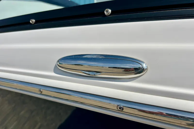 Slide: The Image of Chrome detail on 2017 Four Winns 180 Horizon boat exterior. - 17