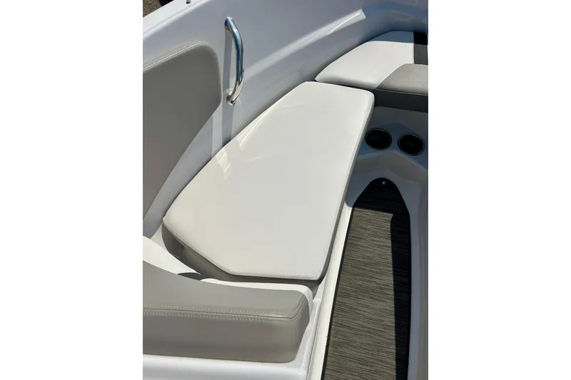 Slide: The Image of Interior seating of 2017 Four Winns 180 Horizon boat with cup holders. - 20