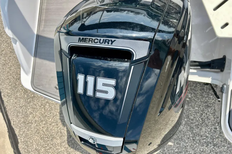 Slide: The Image of Mercury 115 outboard motor on 2017 Four Winns 180 Horizon boat. - 7