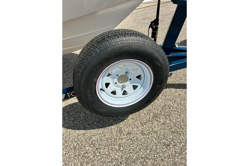 Slide: The Image of Trailer wheel of 2017 Four Winns 180 Horizon boat on asphalt surface. - 8