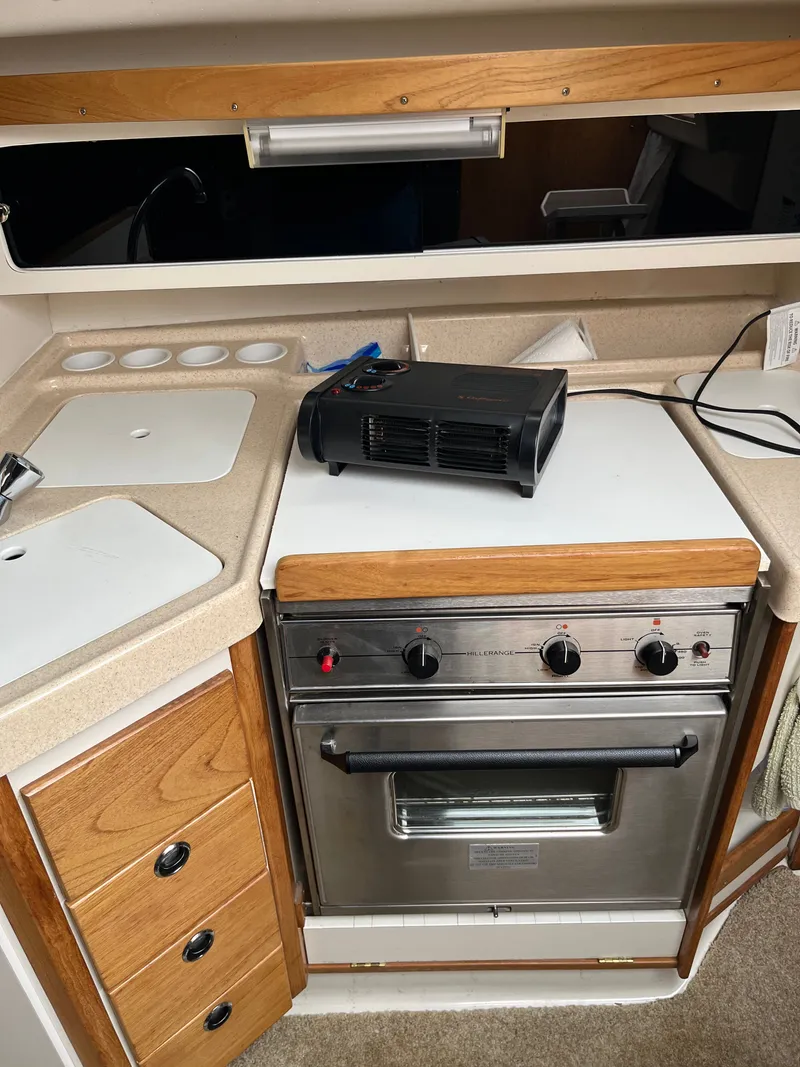 Slide: The Image of Galley area of a 2000 Catalina 28 MkII yacht. - 10