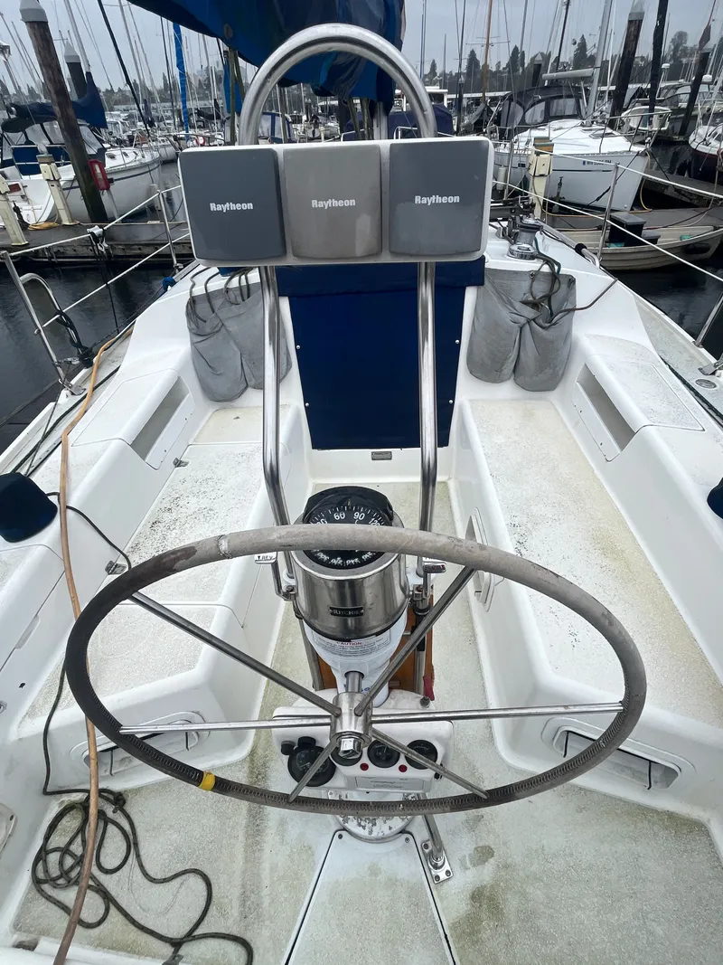 Slide: The Image of Helm of a 2000 Catalina 28 MkII yacht docked in marina. - 5