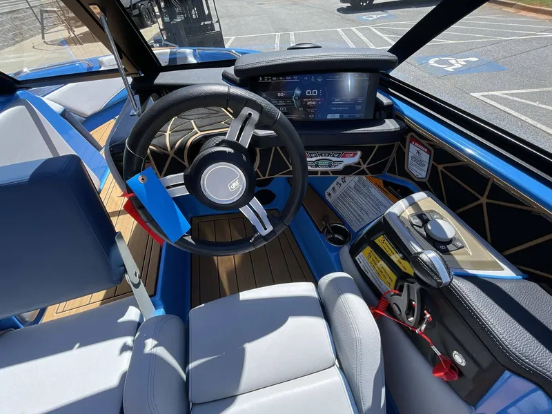 Slide: The Image of Nautique ski 200 2024 - 15