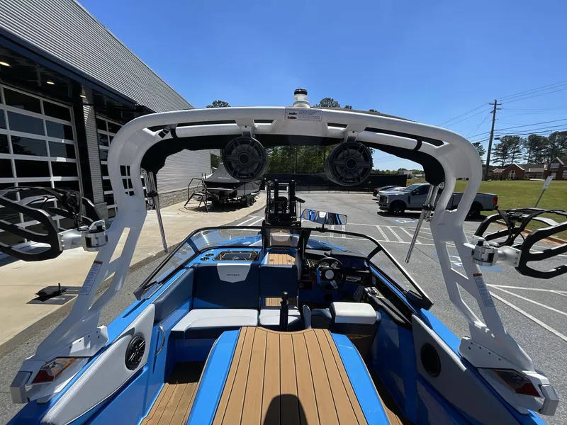 Slide: The Image of Nautique ski 200 2024 - 17