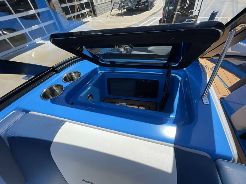 Slide: The Image of Nautique ski 200 2024 - 20