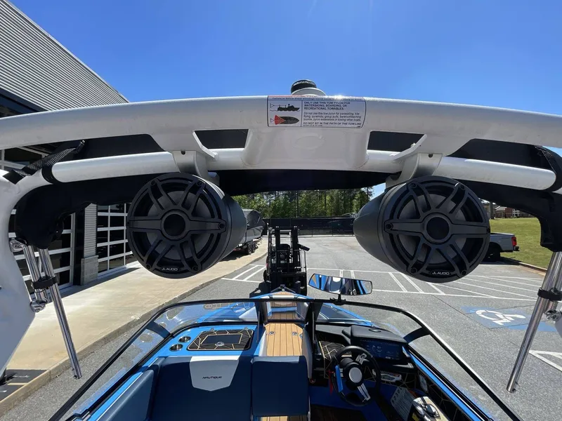 Slide: The Image of Nautique ski 200 2024 - 27