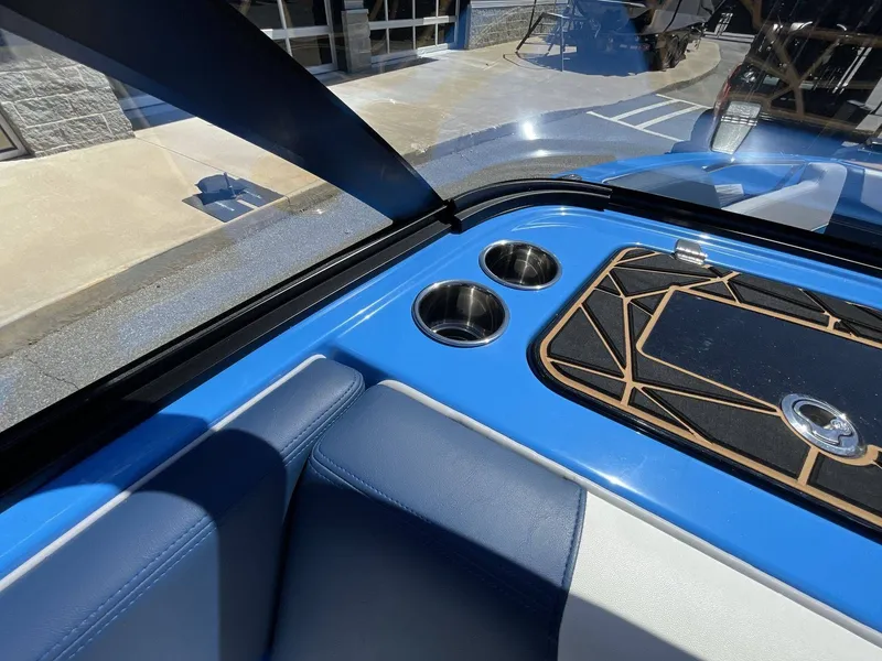 Slide: The Image of Nautique ski 200 2024 - 28