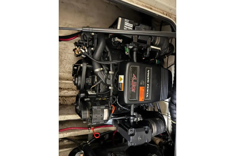 Slide: The Image of Volvo Penta 4.3GL engine in 2001 Regal Commodore 2760 boat. - 19