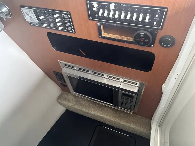 Slide: The Image of Crownline Boats Bowrider 320 LS 2008 - 8