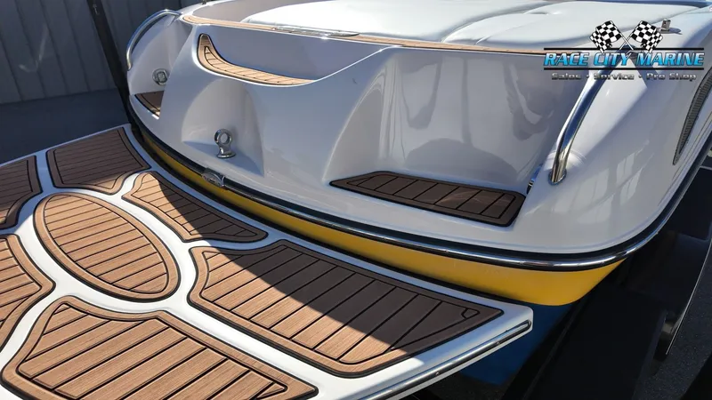 Slide: The Image of Correct Craft Sv 211 2005 - 10