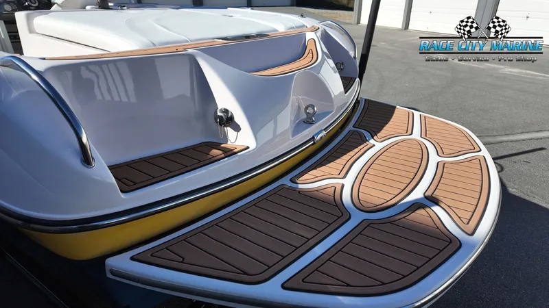 Slide: The Image of Correct Craft Sv 211 2005 - 9