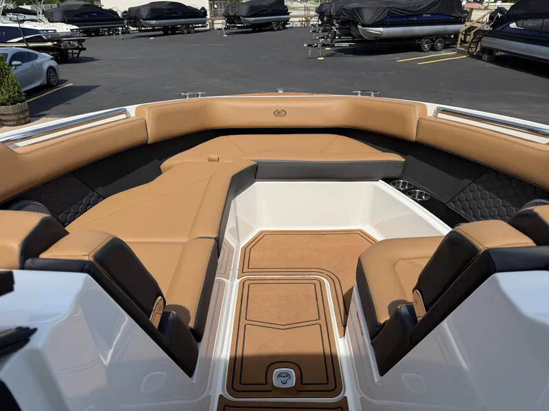 Slide: The Image of Cobalt R8 Surf 2026 - 17