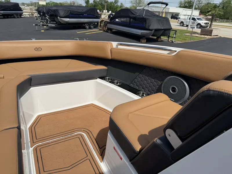 Slide: The Image of Cobalt R8 Surf 2026 - 18