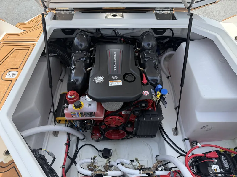 Slide: The Image of Cobalt R8 Surf 2026 - 22