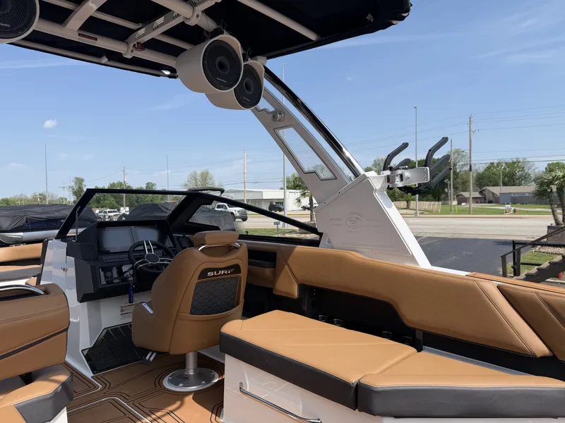 Slide: The Image of Cobalt R8 Surf 2026 - 25