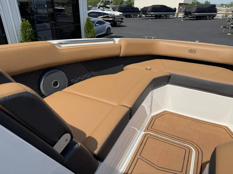 Slide: The Image of Cobalt R8 Surf 2026 - 27