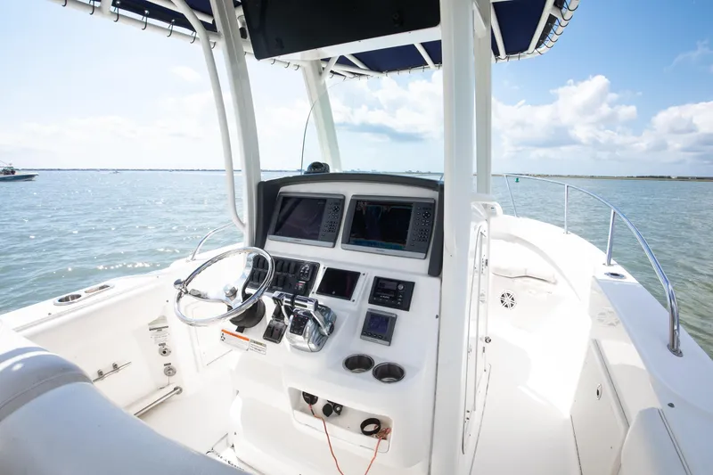 Slide: The Image of 2010 Boston Whaler 250 Outrage boat helm laid out in a function and attractive manner - 33