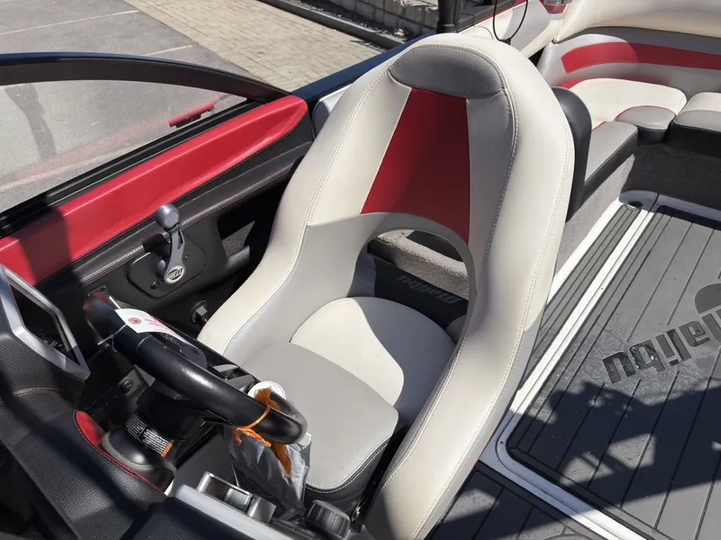 Slide: The Image of Malibu Wakesetter 23 LSV 2016 - 16